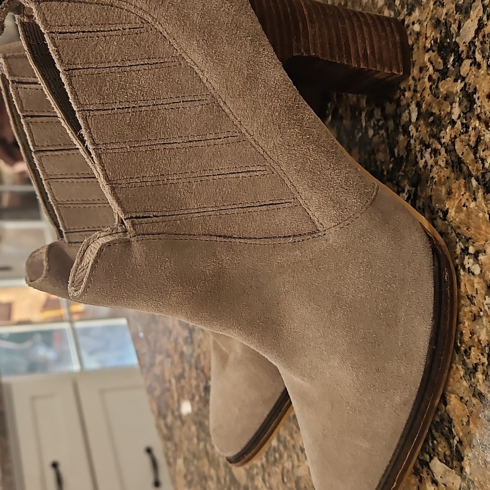 Like New Faryl Robin Suede Booties